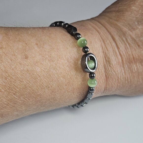 **Last Chance!! Final Sale** Silver Tone And Green Cats Eye Beaded Wrap Bracelet - Picture 4 of 12
